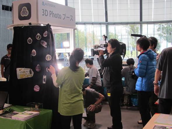 Autodesk's handmade 3D scanning booth made by a lot of iPod touches will be back at Maker Faire Tokyo this year!