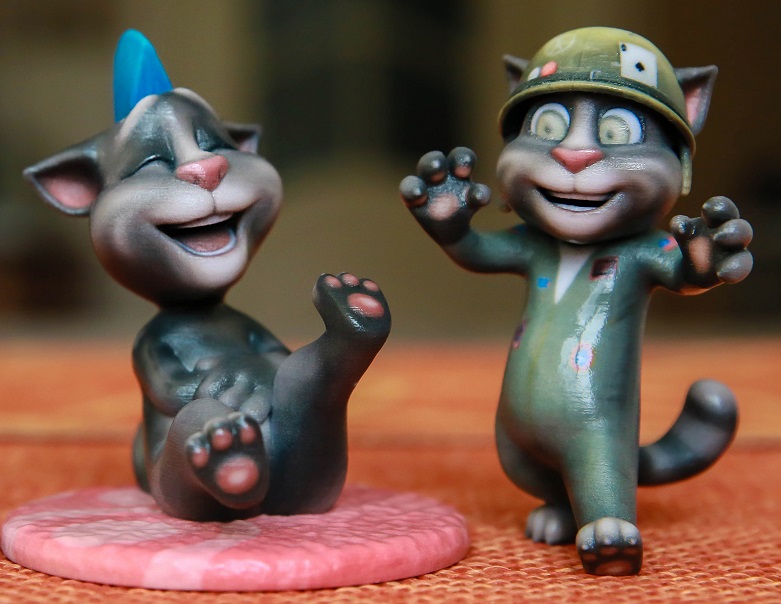 Two Talking Tom figurines by Toyze. Printed in gloss multicolor.