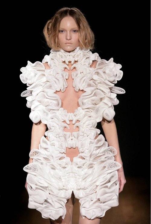 Iris van Herpen's new 3D printed Escapism couture collection for .MGX ...