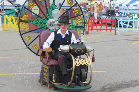 Maker Faire Detroit bubble-powered Steampunk time machine