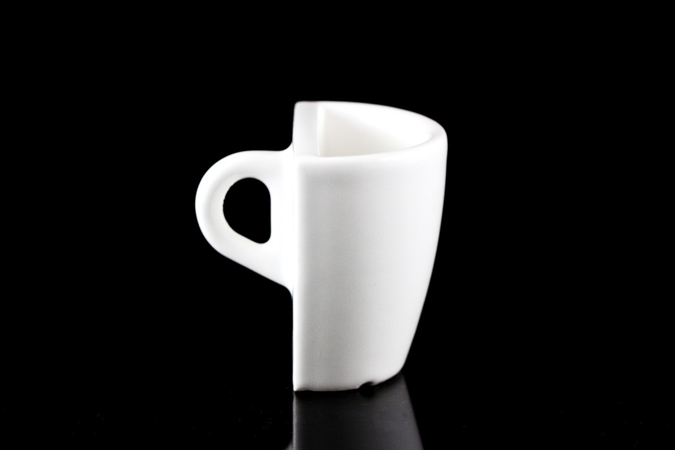 One cup a day by Bernat Cuni - 3D printed ceramics