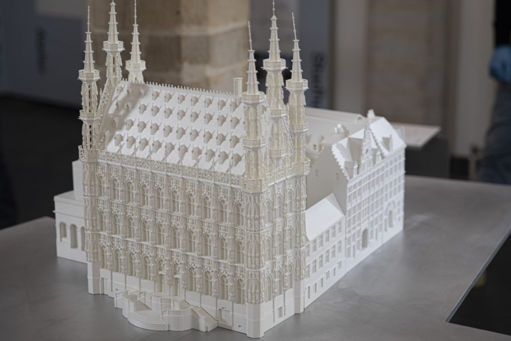 Recreating Leuven Town Hall In Intricate Detail Using 3D Printing And 100% Re-Used Powder