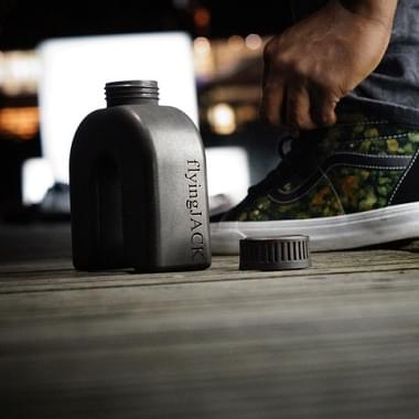 A Stainless Steel Bottle in the Shape of a Horseshoe: Kickstarter and 3D Printing Make it Possible