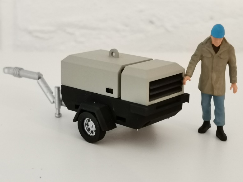 PORTABLE COMPRESSOR SMALL 1-50 scale
